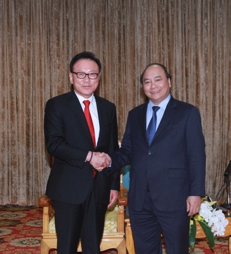 Nguyen Xuan Phuc reçoit le consul général d’honneur du Vietnam à Busan - ảnh 1